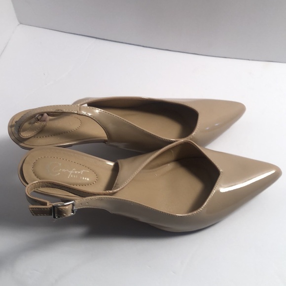 Woman’s comfort fall nude closed toe comfort heels - Picture 3 of 11